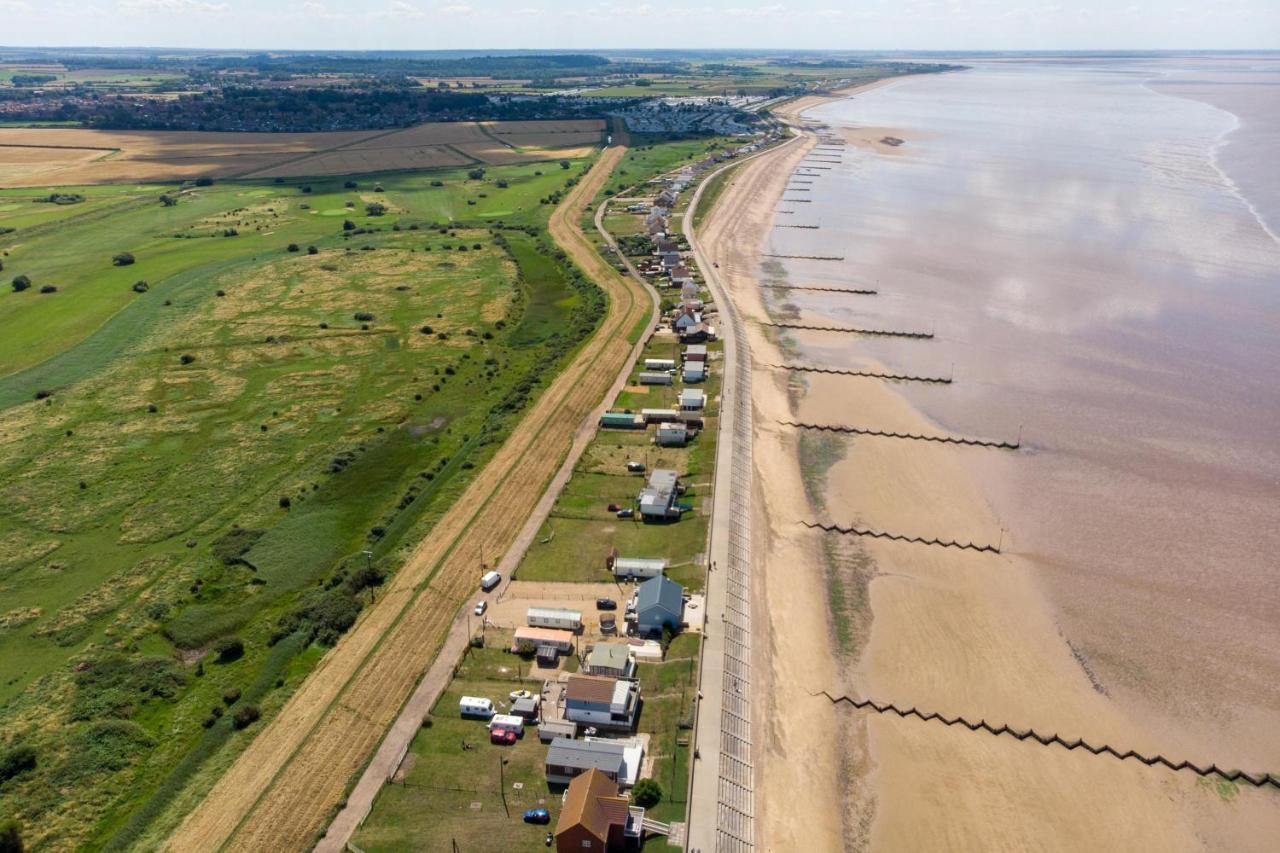 6 Berth Caravan For Hire At Manor Park Holiday Park In Norfolk Ref 23025T Hunstanton Exteriér fotografie